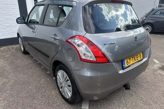 Suzuki Swift (2012) thumbnail 5