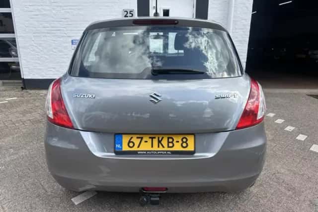 Suzuki Swift (2012) thumbnail 6