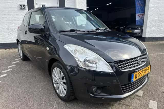 Suzuki Swift (2011) thumbnail 2