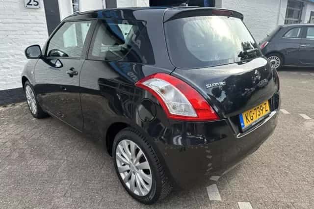 Suzuki Swift (2011) thumbnail 3