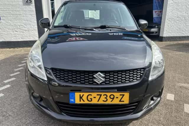 Suzuki Swift (2011) thumbnail 4