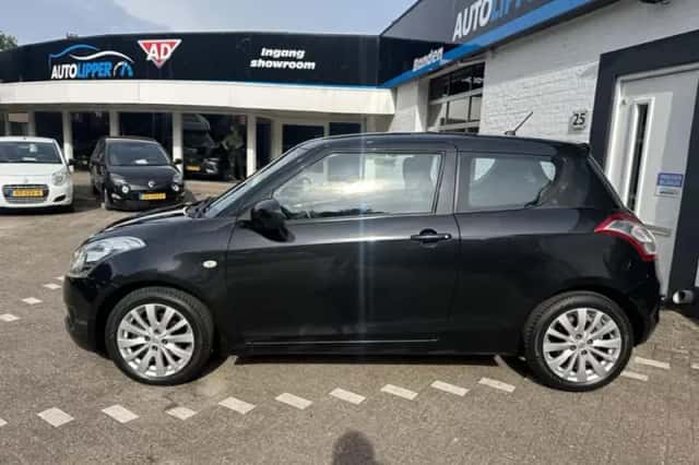 Suzuki Swift (2011) thumbnail 6