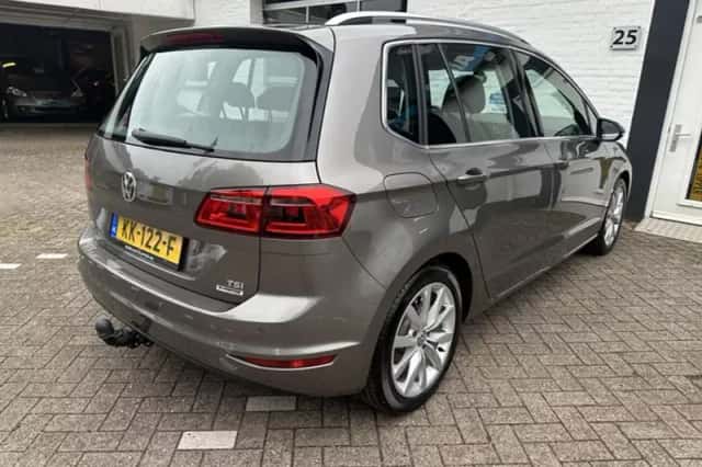 Volkswagen Golf Sportsvan (2016) thumbnail 4