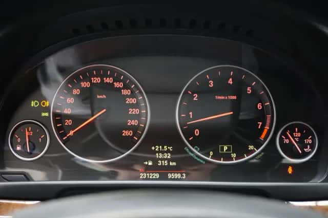 BMW 5-Serie (2010) thumbnail 5