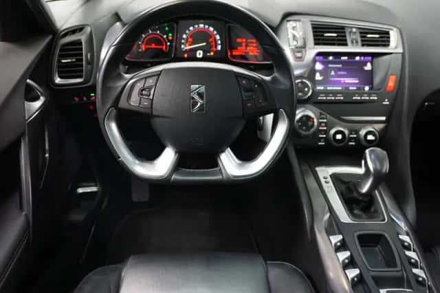 DS 5 (2016) thumbnail 3