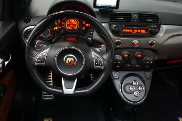 Fiat 500C (2010) thumbnail 3