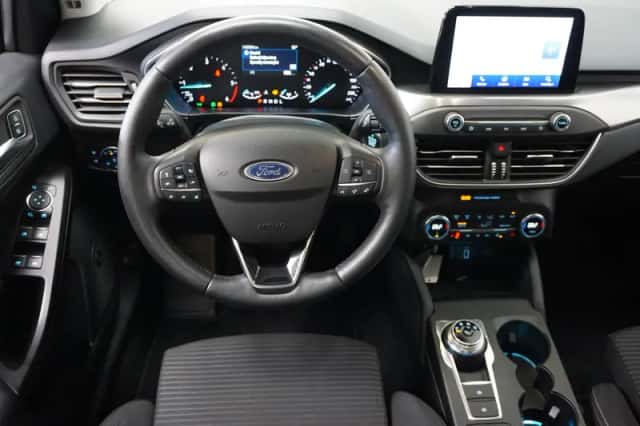 Ford Focus (2019) thumbnail 3