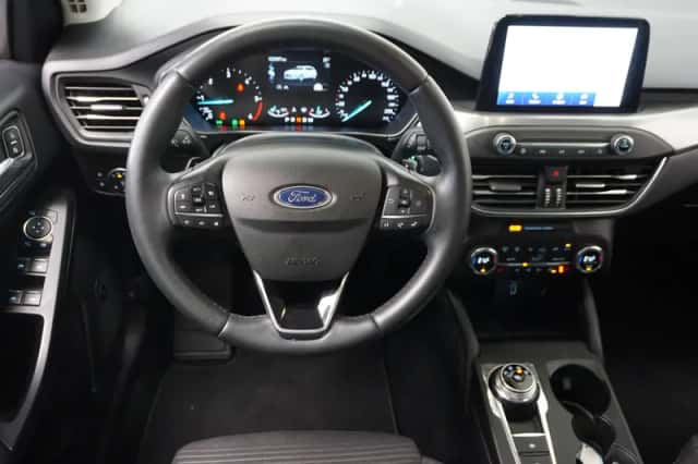 Ford Focus (2020) thumbnail 3