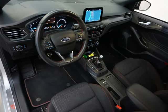 Ford Focus (2019) thumbnail 2