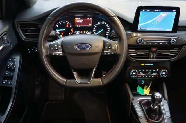 Ford Focus (2019) thumbnail 3
