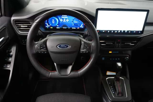 Ford Focus (2023) thumbnail 3