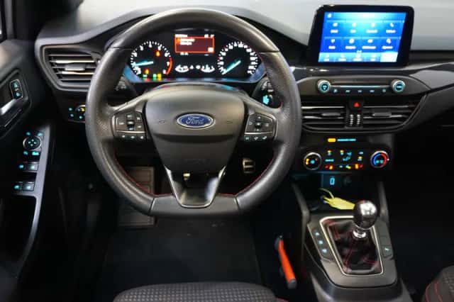 Ford Focus (2019) thumbnail 3