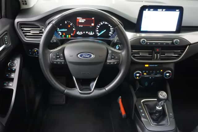 Ford Focus (2019) thumbnail 3