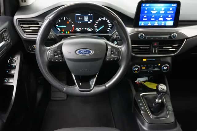 Ford Focus (2019) thumbnail 3