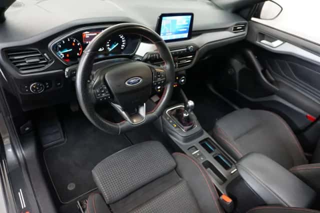 Ford Focus (2022) thumbnail 2
