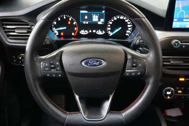 Ford Focus (2022) thumbnail 4