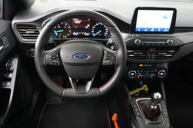 Ford Focus (2019) thumbnail 3
