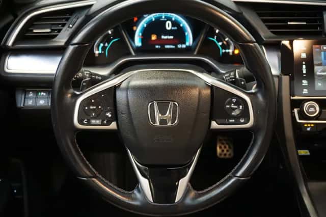 Honda Civic (2018) thumbnail 4