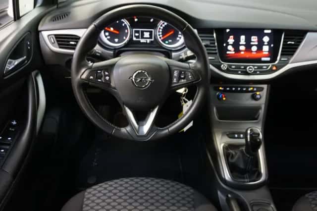 Opel Astra (2018) thumbnail 3