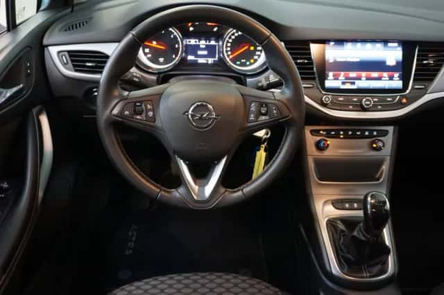 Opel Astra (2017) thumbnail 3