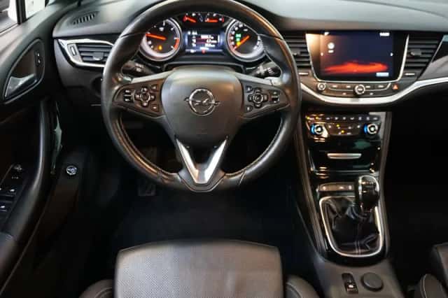 Opel Astra (2016) thumbnail 3