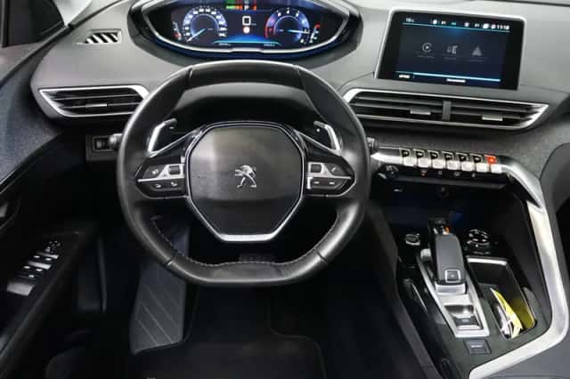 Peugeot 3008 (2017) thumbnail 3