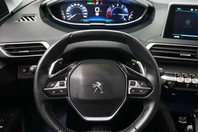 Peugeot 3008 (2017) thumbnail 4