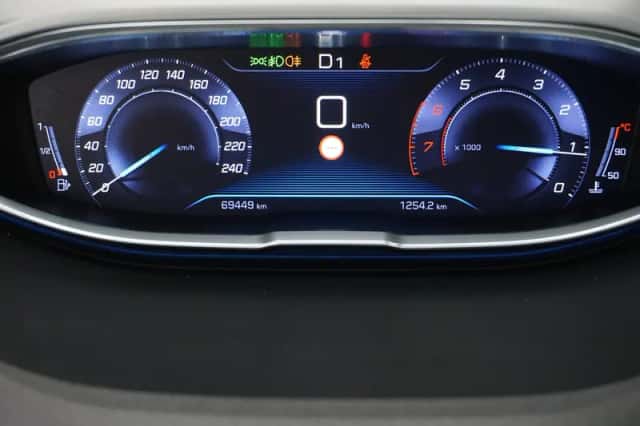 Peugeot 3008 (2017) thumbnail 5