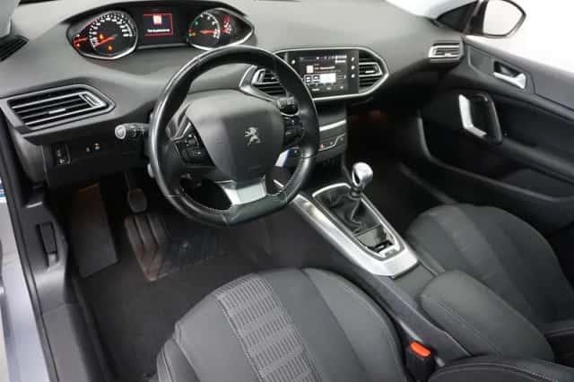 Peugeot 308 (2018) thumbnail 2