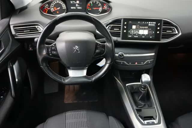 Peugeot 308 (2018) thumbnail 3