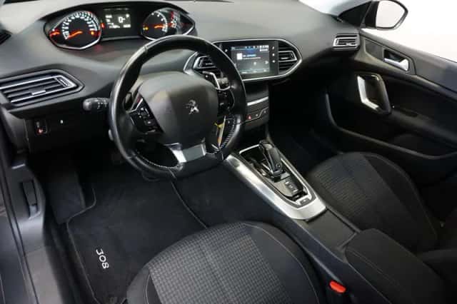 Peugeot 308 (2018) thumbnail 2