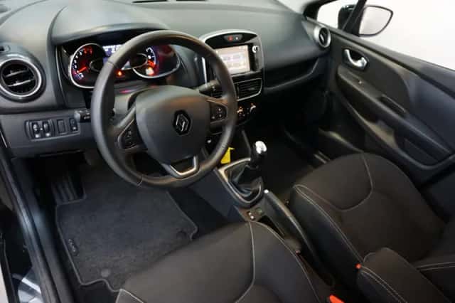 Renault Clio (2017) thumbnail 2