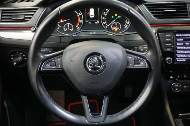 Škoda Superb (2017) thumbnail 4