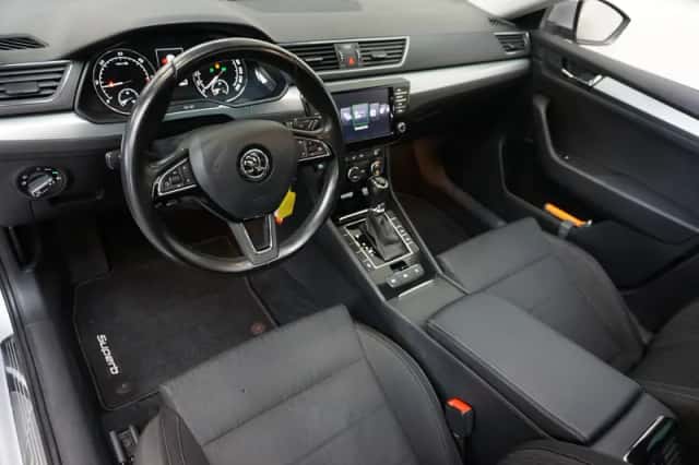 Škoda Superb (2016) thumbnail 2