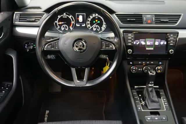 Škoda Superb (2016) thumbnail 3
