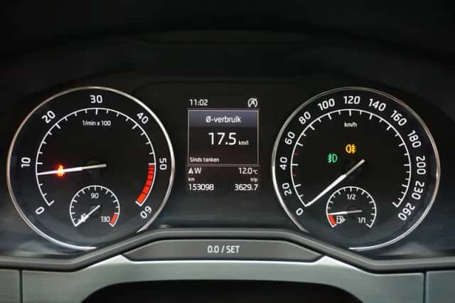 Škoda Superb (2016) thumbnail 5