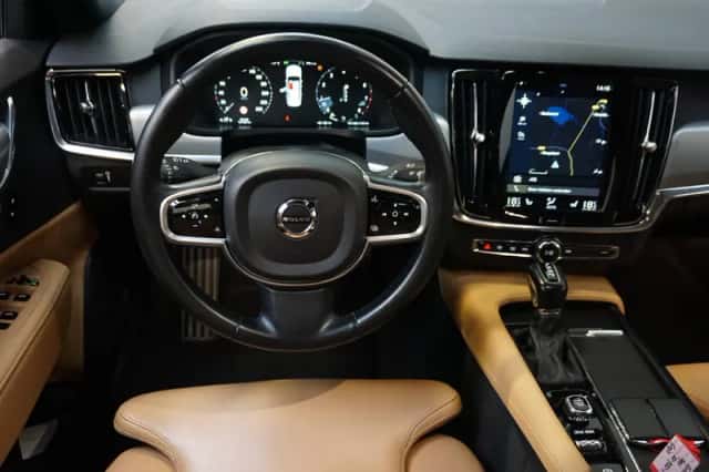 Volvo S90 (2018) thumbnail 3