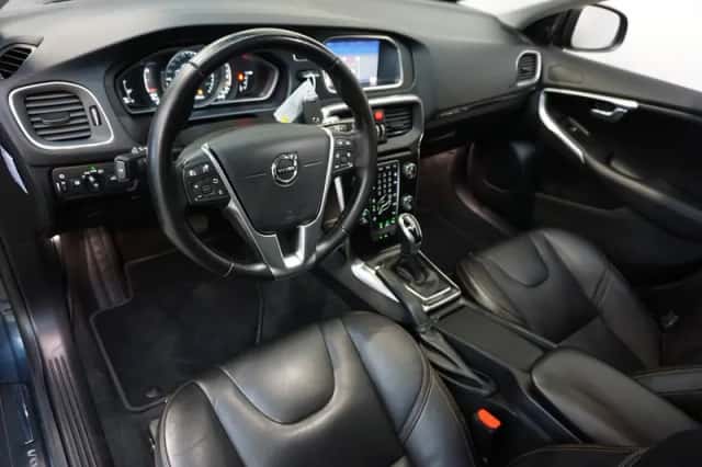 Volvo V40 (2017) thumbnail 2