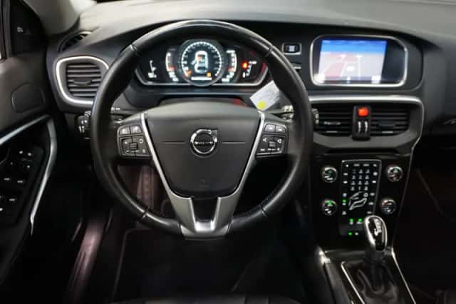 Volvo V40 (2017) thumbnail 3