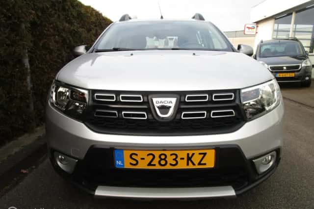 Dacia Sandero (2017) thumbnail 2