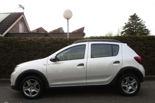 Dacia Sandero (2017) thumbnail 4