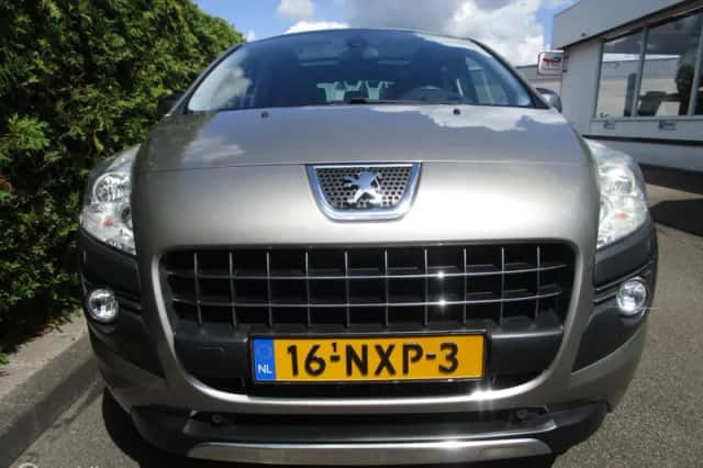 Peugeot 3008 (2011) thumbnail 2