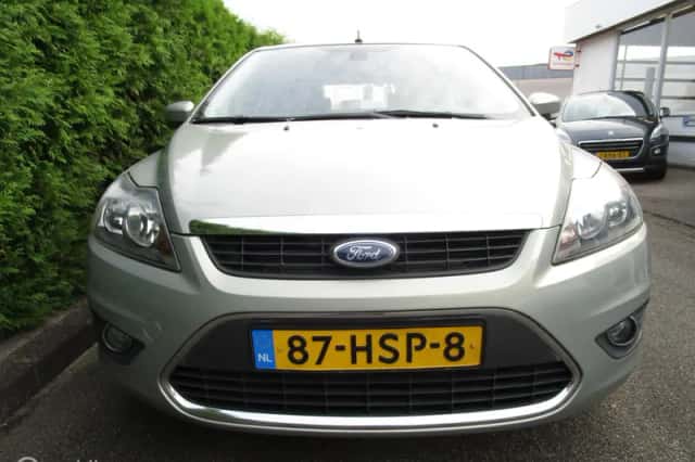 Ford Focus (2009) thumbnail 2