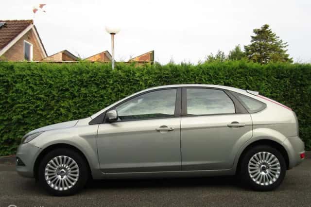 Ford Focus (2009) thumbnail 3