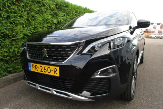Peugeot 3008 (2017) thumbnail 4