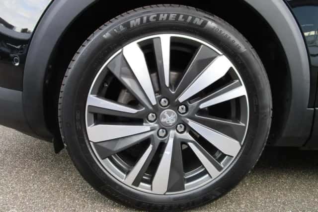 Peugeot 3008 (2017) thumbnail 6