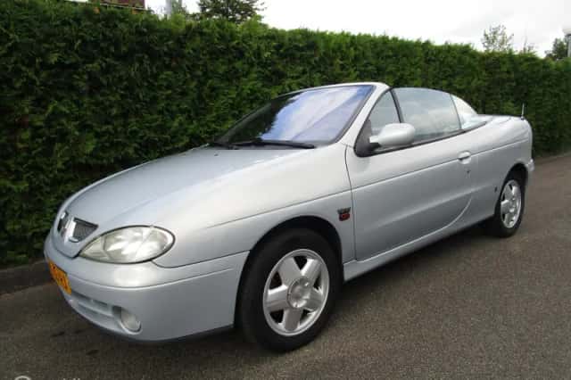 Renault Mégane (2000) thumbnail 1