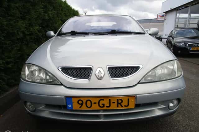 Renault Mégane (2000) thumbnail 4