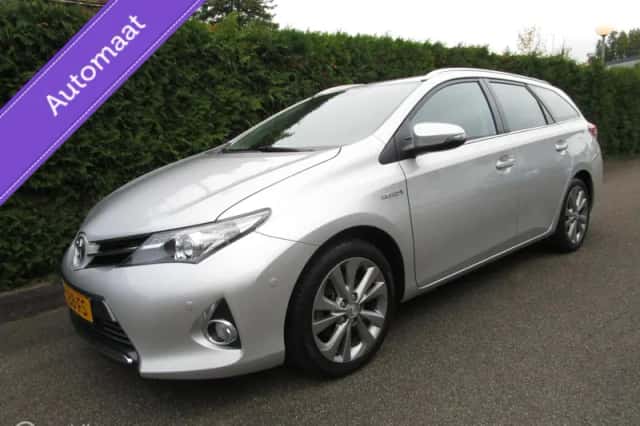 Toyota Auris (2014) thumbnail 1
