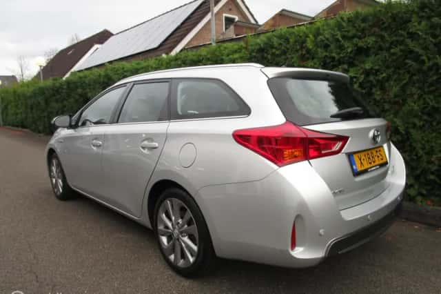 Toyota Auris (2014) thumbnail 4